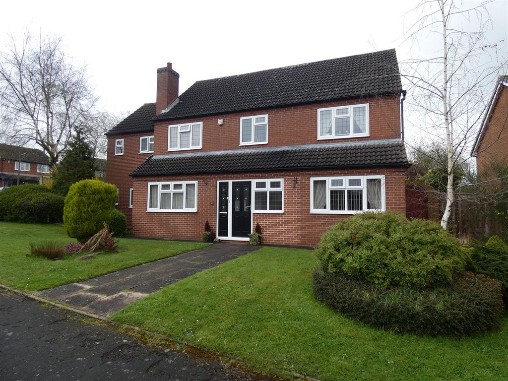 5 bed detached house for sale in Elwyn Close, Stretton, BurtonOnTrent
