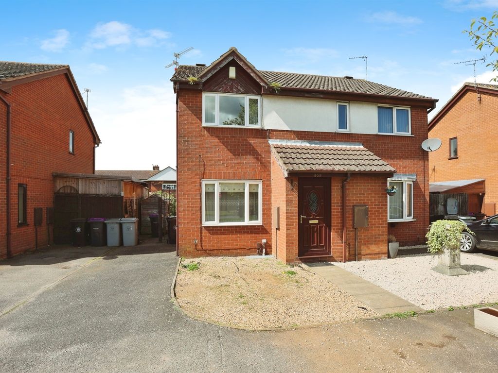 2 bed semidetached house for sale in Trent Road, Grantham NG31, £