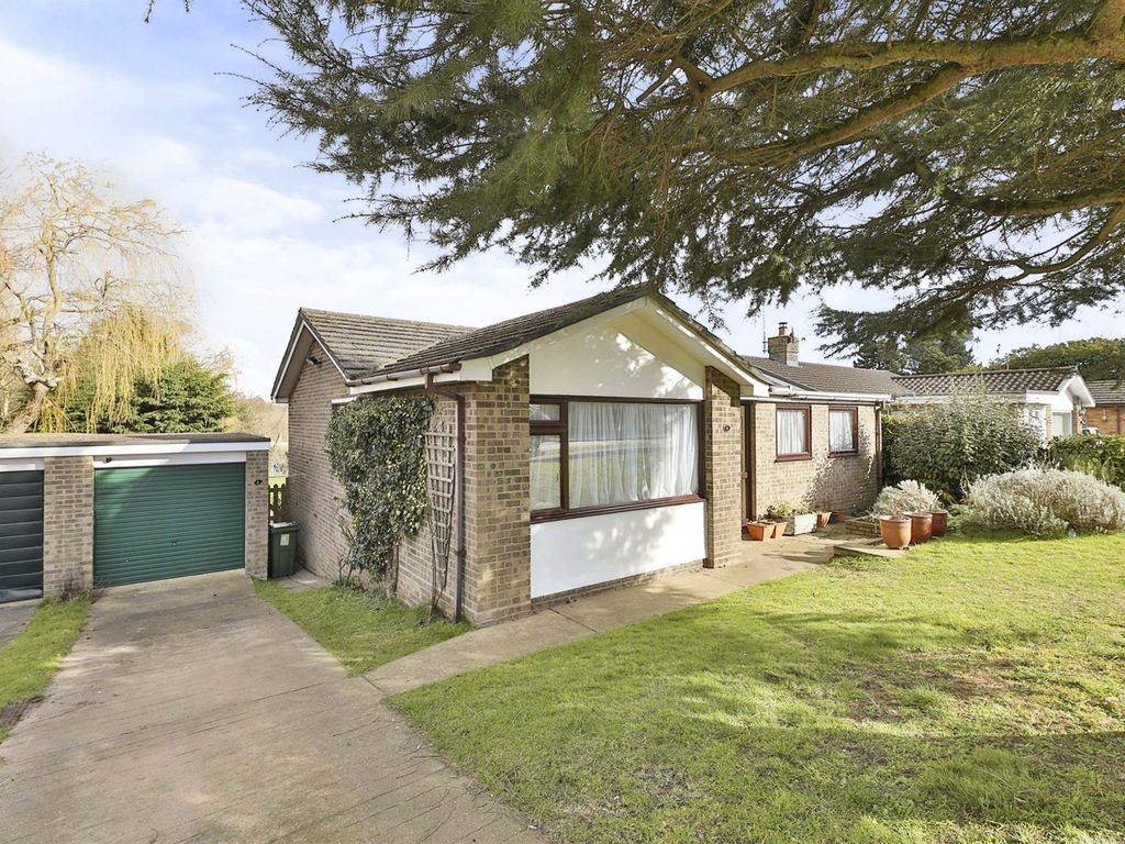 3 bed detached bungalow for sale in Habgood Close, Acle, Norwich NR13