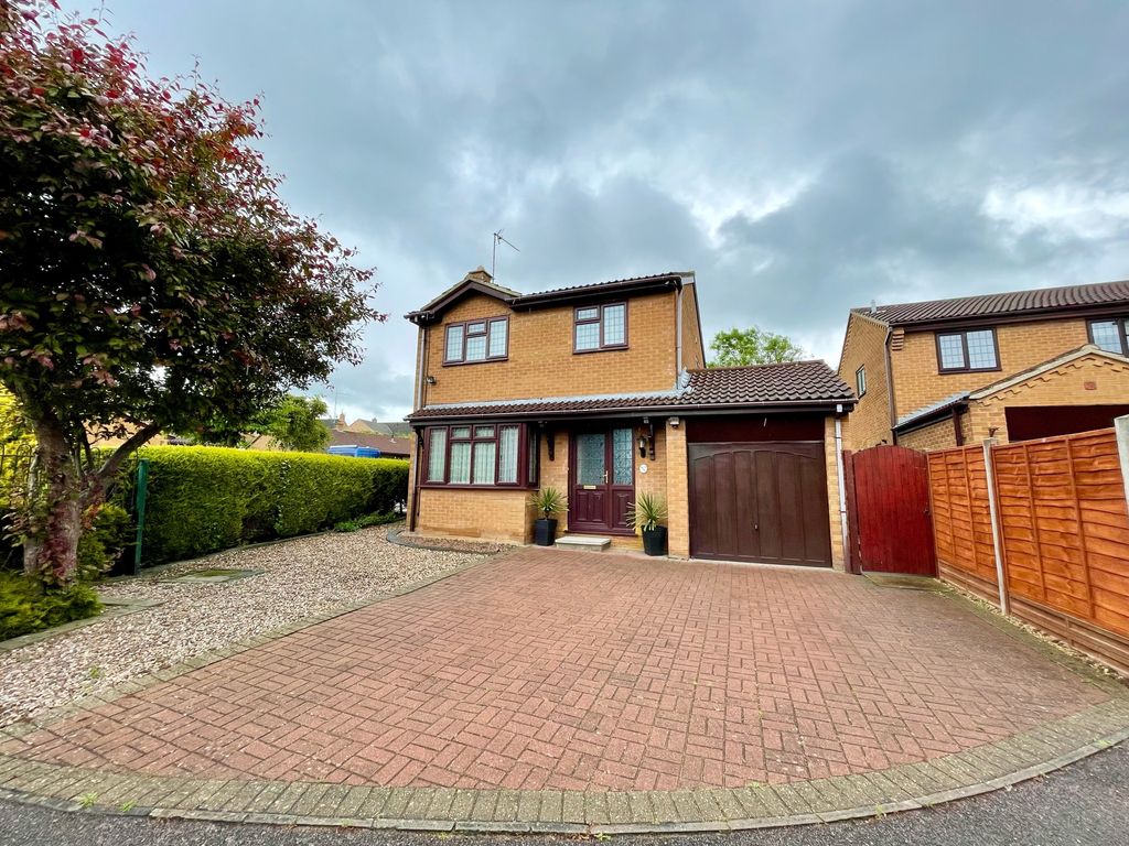 3 bed detached house for sale in Rossendale Drive, Barton Seagrave