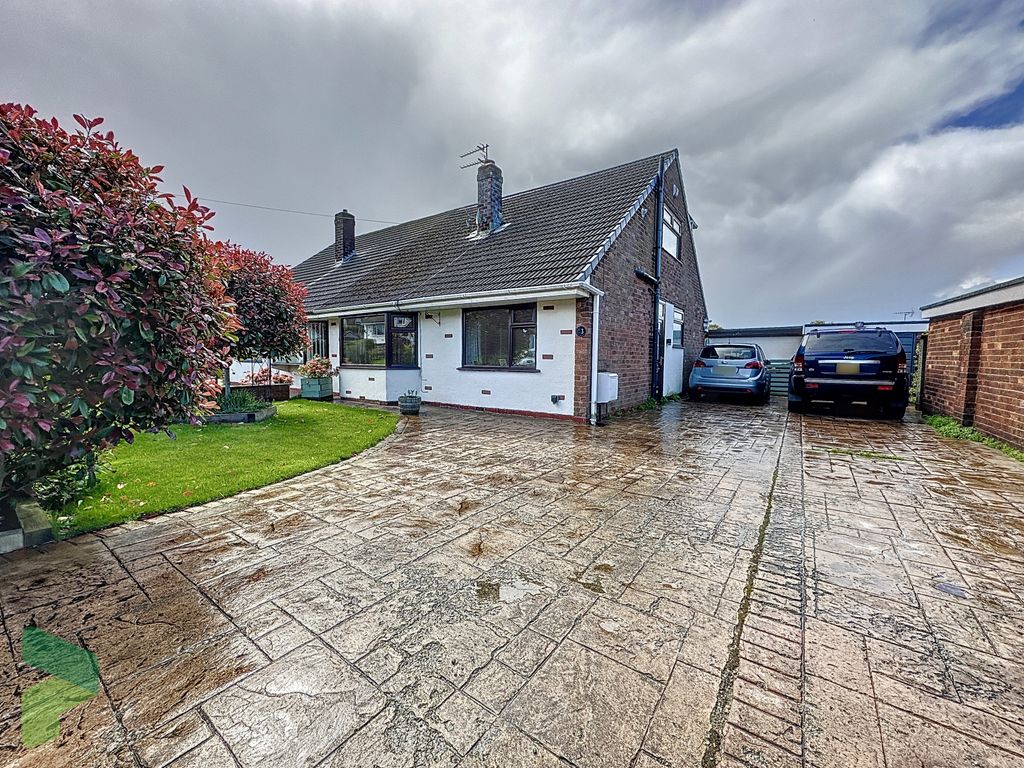 3 bed semidetached bungalow for sale in Marquis Close, Lower Darwen