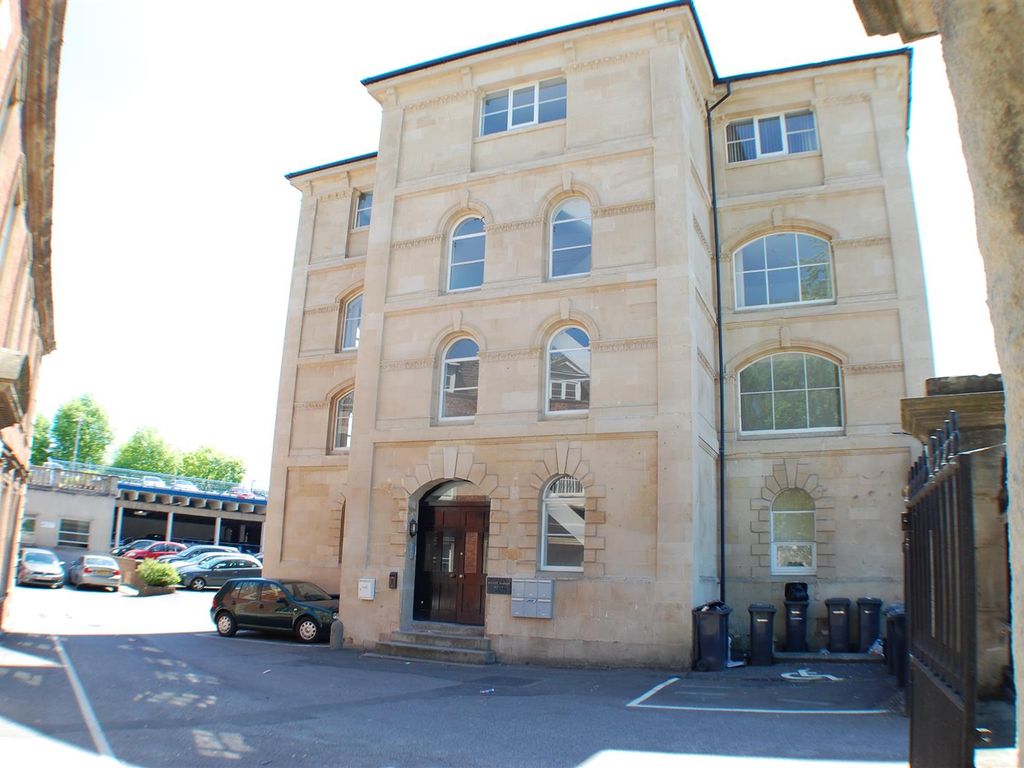 Studio to rent in Stallard Street, Trowbridge BA14, £625 pcm Zoopla