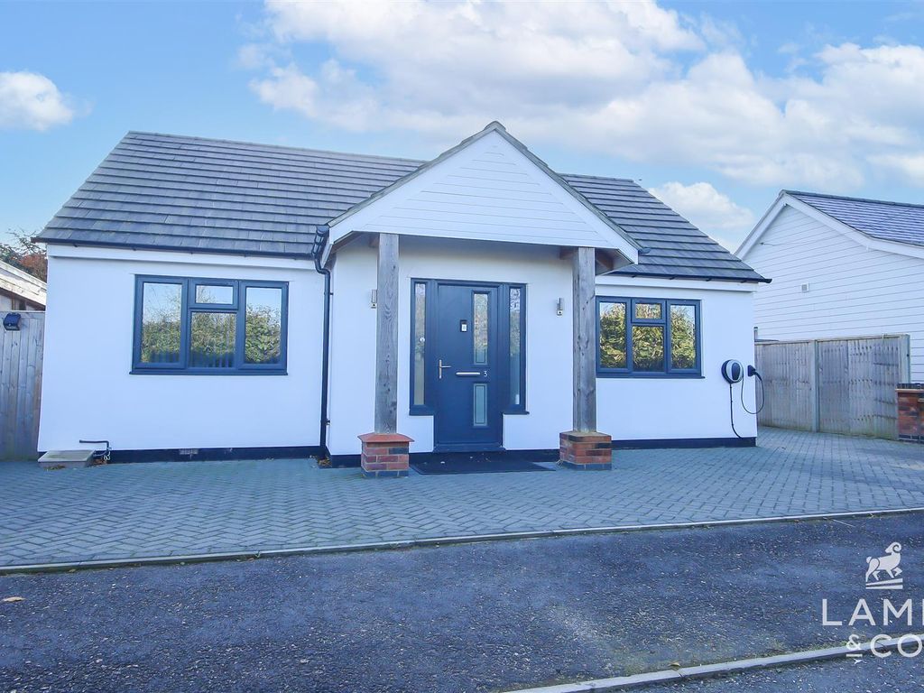 3 bed detached bungalow for sale in Connaught Road, Weeley Heath