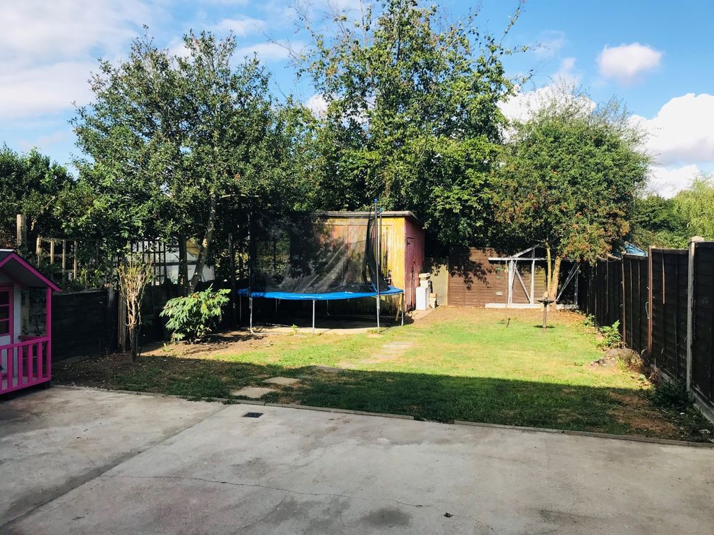 3 bed terraced house for sale in Buckingham Road, Gawcott, Buckingham