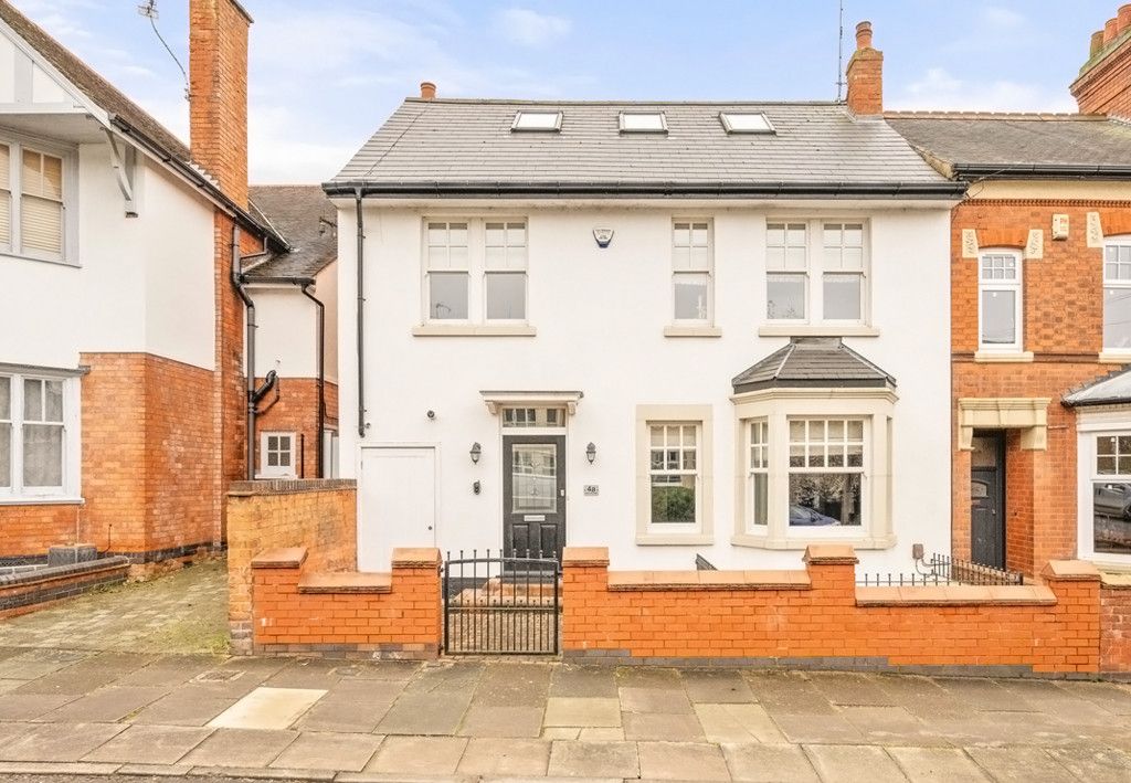 4 bed semidetached house for sale in Knighton Church Road, South