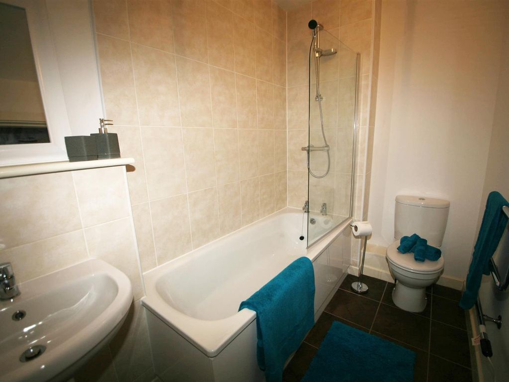 2 bed flat to rent in Derwent Street, Salford M5 Zoopla