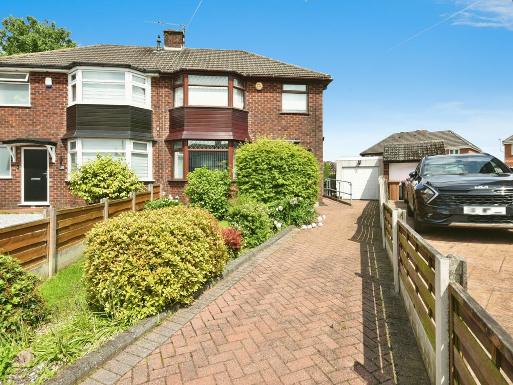 3 bed semidetached house for sale in Chelford Drive, Swinton