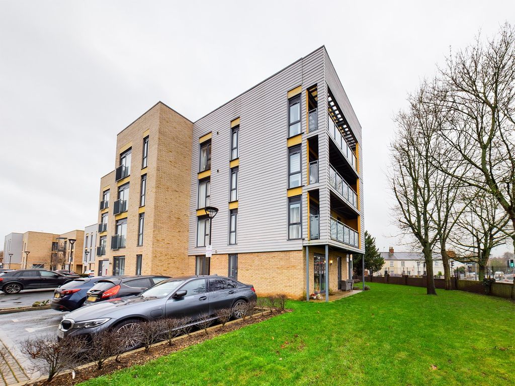 2 bed flat to rent in Allwoods Place, Hitchin SG4, £1,450 pcm Zoopla