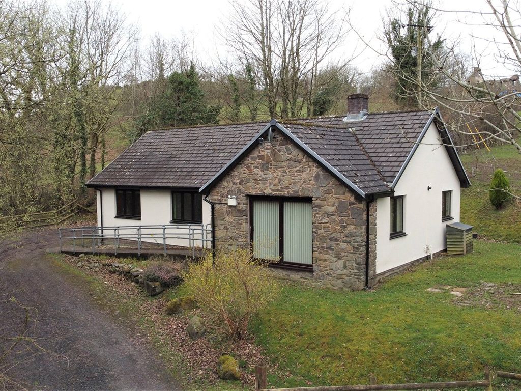 4 bed bungalow for sale in Bryn Y Graig, Tafolwern, Llanbrynmair, Powys