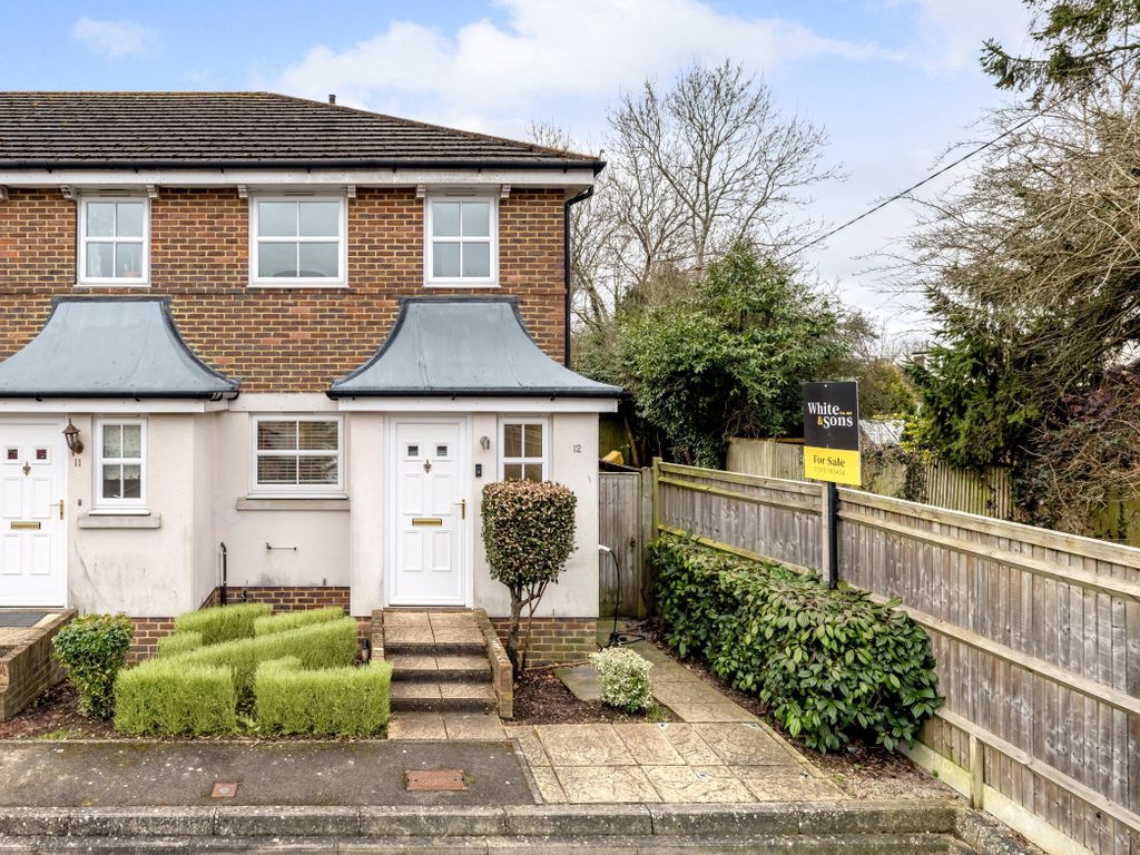 2 bed end terrace house for sale in Mead Place, Smallfield, Horley