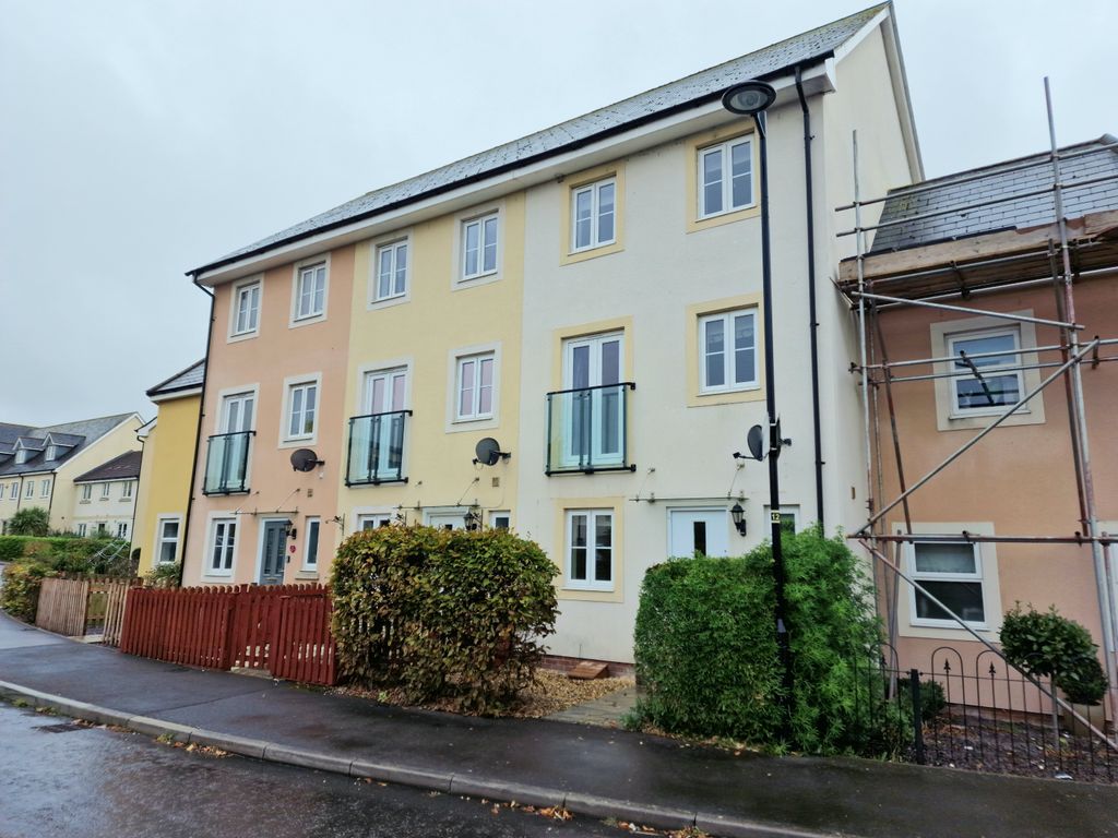 4 bed property to rent in Sherbourne Drive, Old Sarum, Salisbury SP4