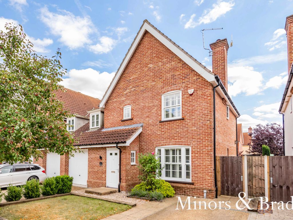 4 bed semidetached house for sale in Copeman Road, Little Plumstead