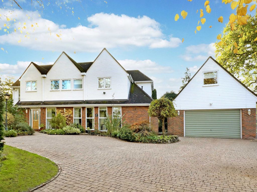 5 bed country house for sale in Church Road, Cookham SL6, £2,350,000