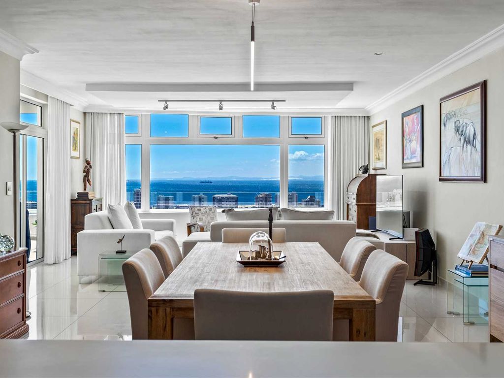 3 bed apartment for sale in Green Point, Cape Town, South Africa, £