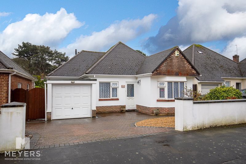 3 bed detached bungalow for sale in Parkway Drive, Queens Park BH8, £