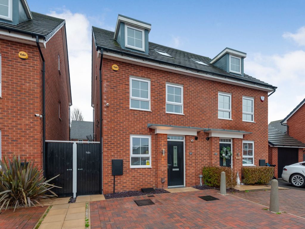 4 bed semidetached house for sale in Three Crowns Close, Widnes WA8