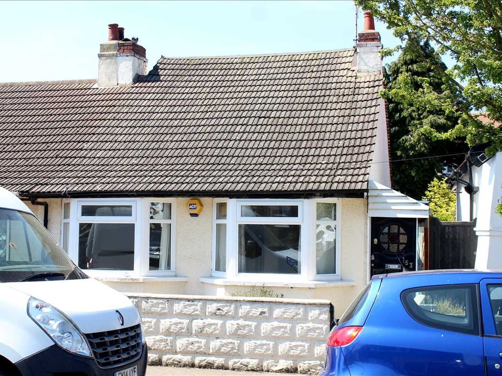 3 bed property for sale in Oakleigh Park Drive, LeighOnSea SS9 Zoopla