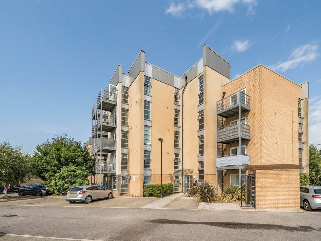 2 bed flat for sale in Blade Court, 29 Oldchurch Road, Romford RM7, £