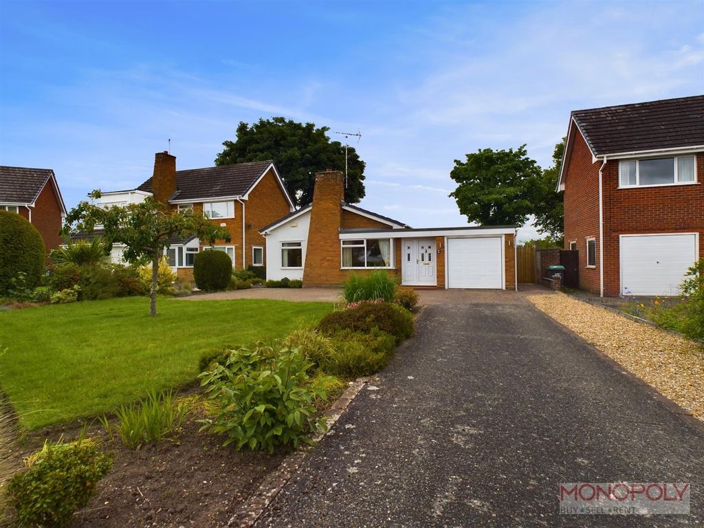 3 bed detached bungalow for sale in Yew Tree Court, Gresford, Wrexham