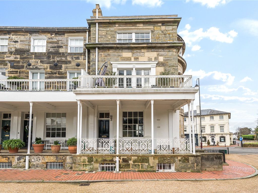 4 bed end terrace house to rent in Calverley Park Crescent, Tunbridge