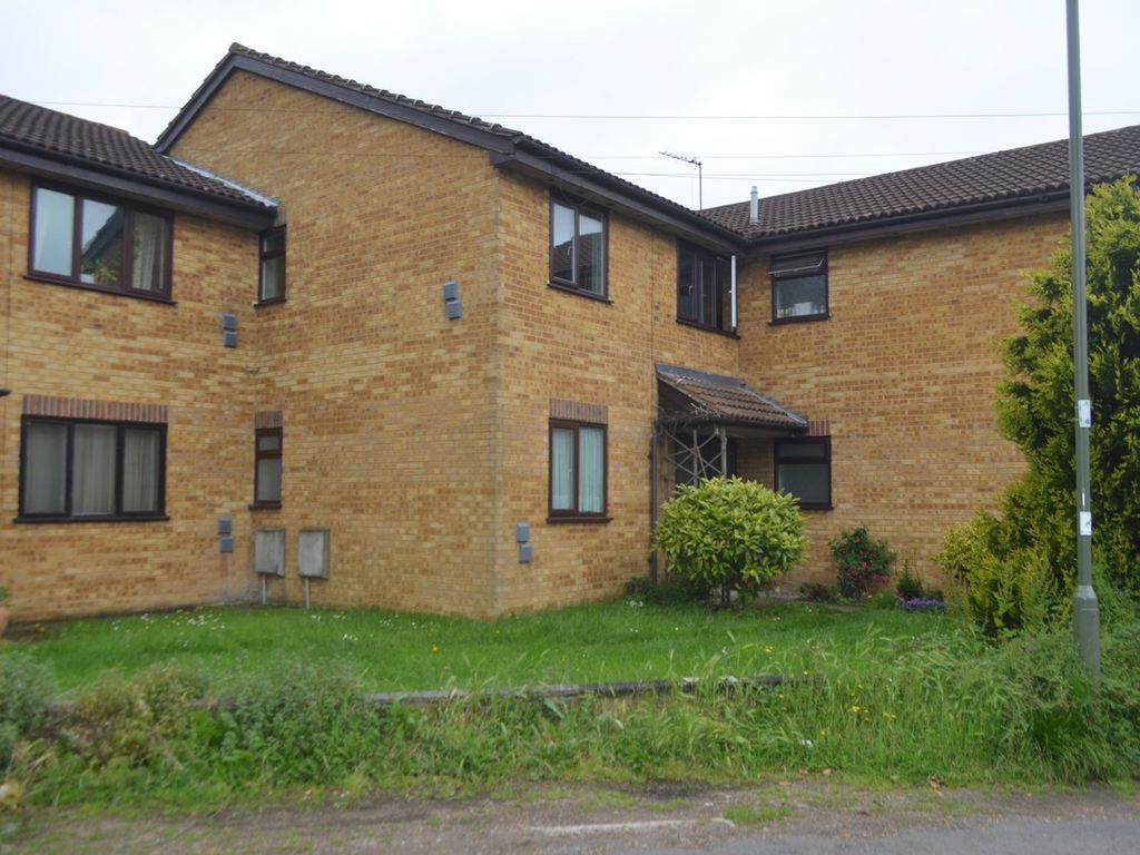 1 bed flat to rent in Riverside Road, Stanwell, StainesUponThames