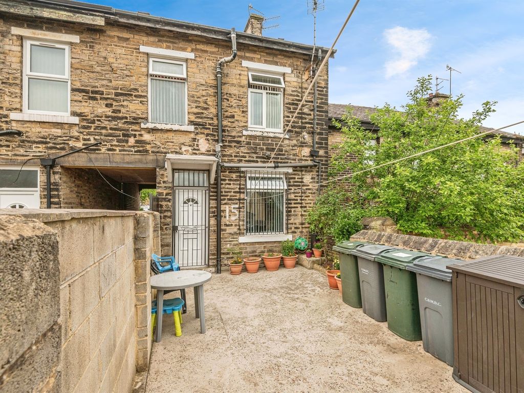 3 bed terraced house for sale in Hampden Place, Bradford BD5, £100,000