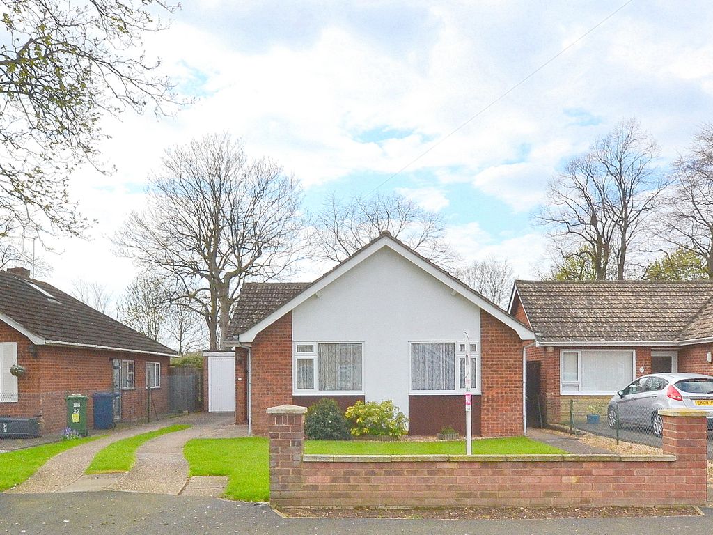 2 bed detached bungalow for sale in Parkside, Little Paxton, St. Neots