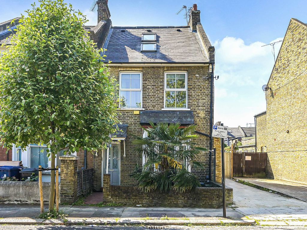 3 bed flat for sale in Avenue Road, London W3, £570,000 Zoopla