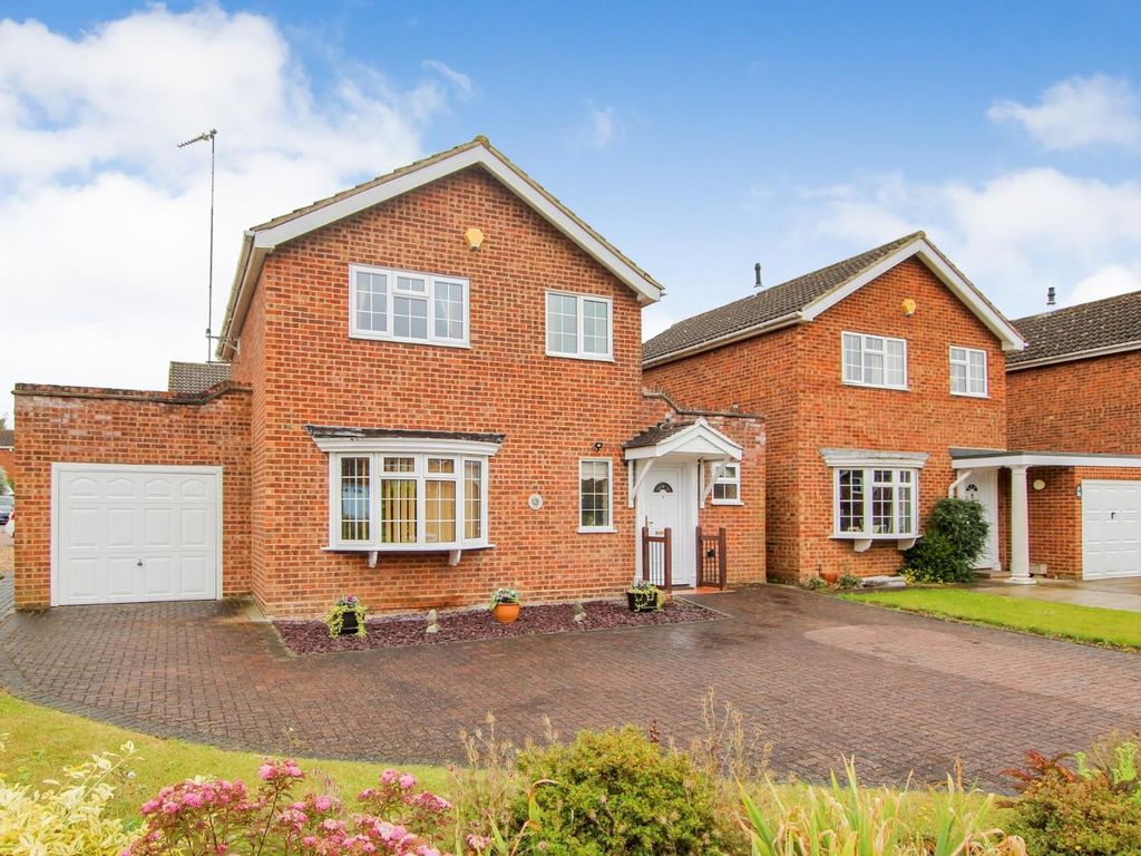 3 bed detached house for sale in Windsor Avenue, Leighton Buzzard LU7