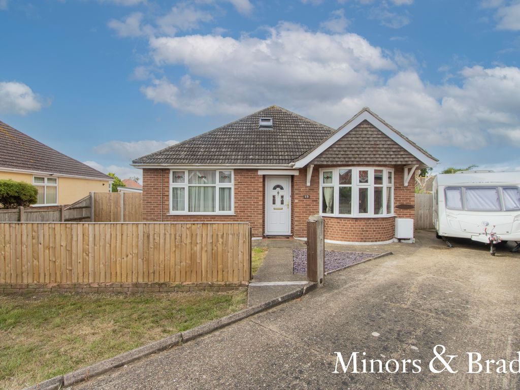 3 bed detached bungalow for sale in Grange Road, CaisterOnSea, Great