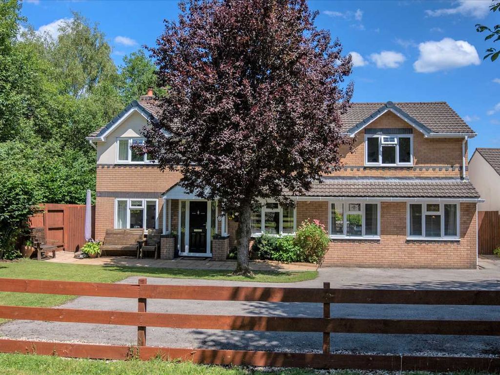 4 bed detached house for sale in Dinam Park, Ton Pentre, Pentre CF41, £