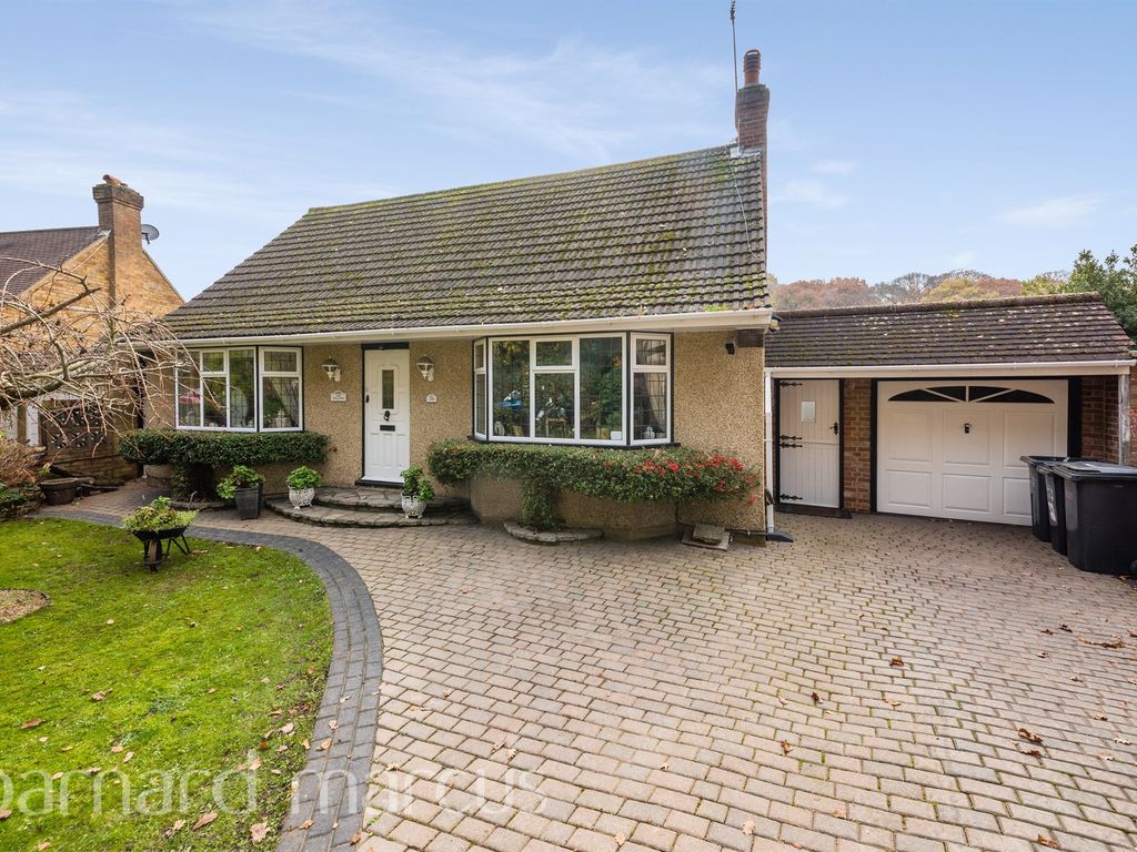 2 bed detached bungalow for sale in The Gallop, Selsdon, South Croydon