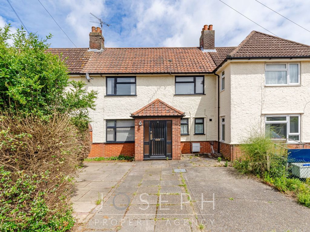 3 bed terraced house for sale in Campbell Road, Ipswich IP3, £199,950