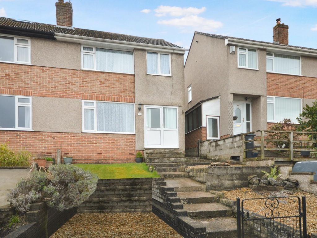 3 bed semidetached house for sale in Crantock Avenue, Headley Park