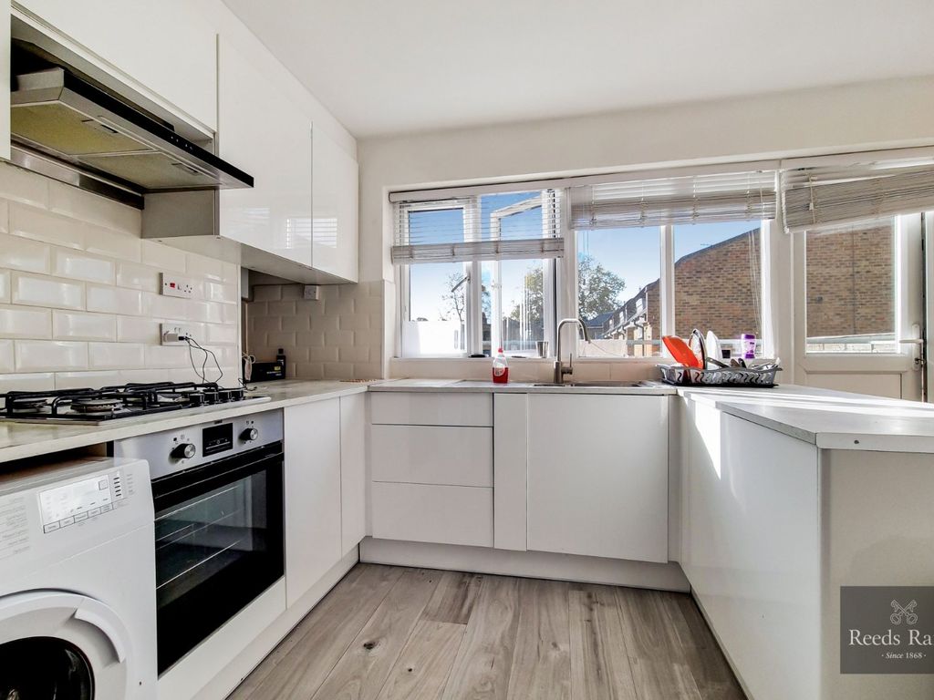 2 bed flat for sale in Walworth Road, London SE17, £325,000 Zoopla