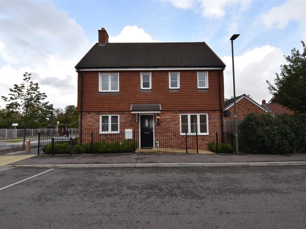 3 bed property to rent in Killick Road, Horley RH6, £2,100 pcm Zoopla