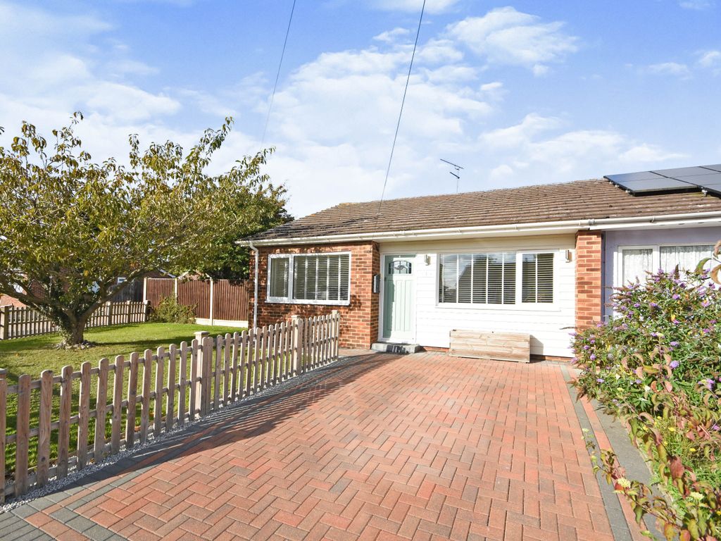4 bed bungalow for sale in Meadow Close, Panfield, Braintree CM7 Zoopla