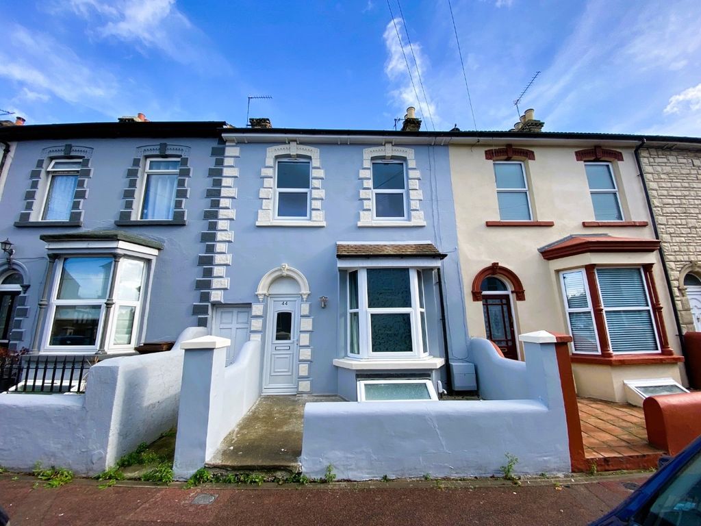 4 bed terraced house for sale in Kingswood Road, Gillingham ME7 Zoopla