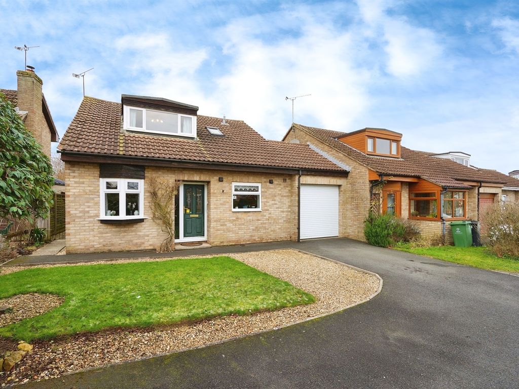 3 bed bungalow for sale in The Dormers, Highworth, Swindon SN6, £350,000 Zoopla