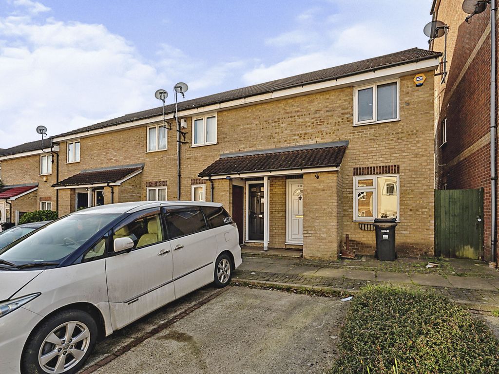 2 bed end terrace house to rent in Fenman Gardens, Goodmayes, Ilford