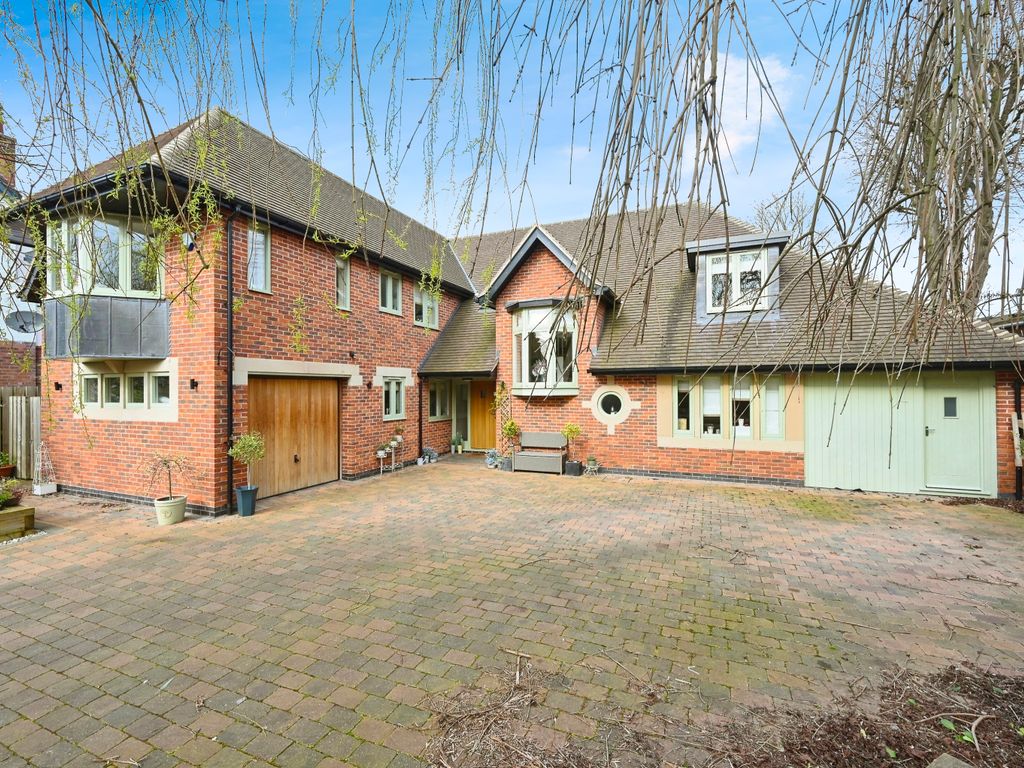 4 bed detached house for sale in Wharncliffe Road, Ilkeston DE7, £