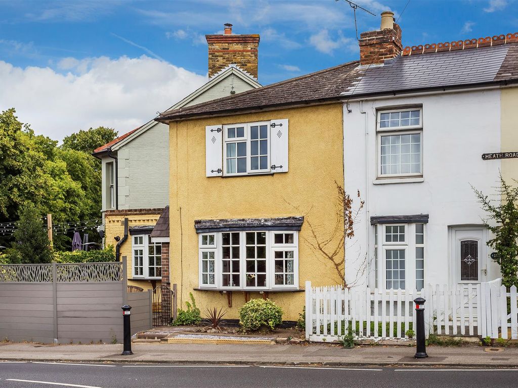 3 bed property for sale in Heath Road, Weybridge KT13 Zoopla