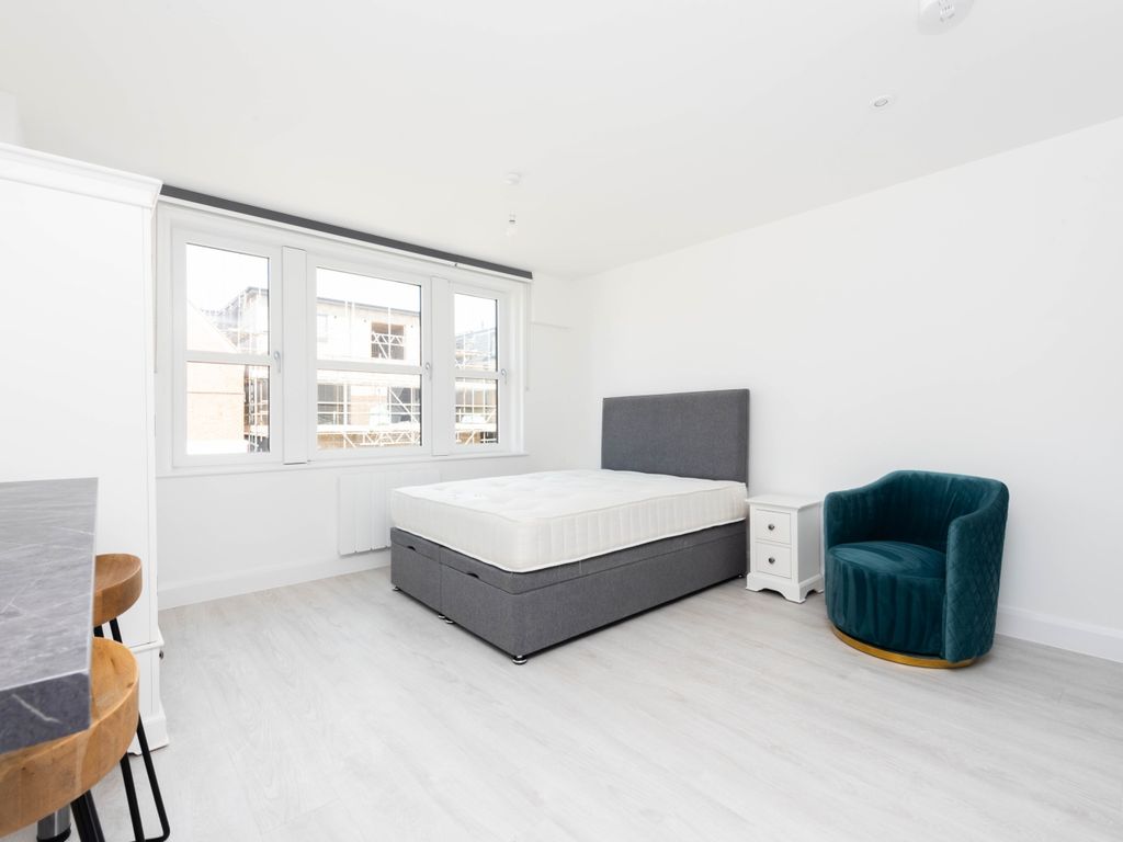 Studio to rent in Clock Tower, 24 High Street, Kidlington, Oxfordshire