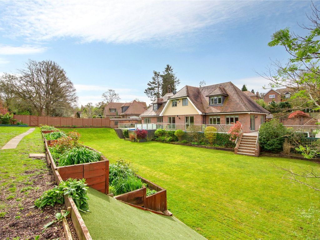 4 bed detached house for sale in Paddock View, Radlett, Hertfordshire