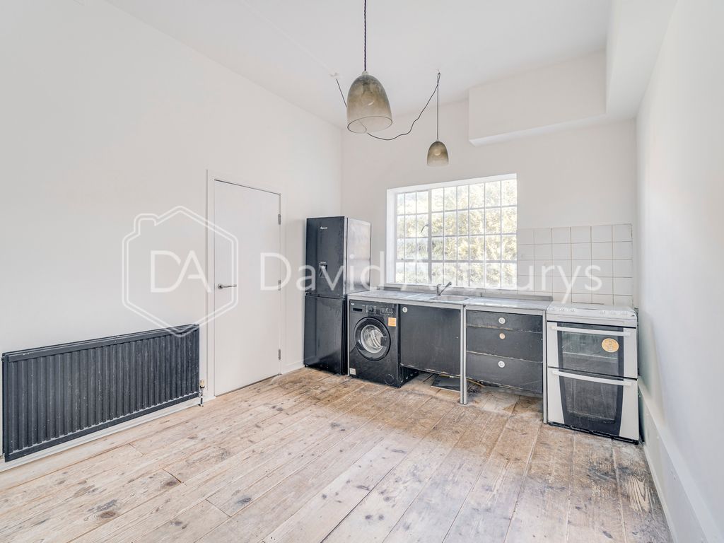 2 bed flat to rent in Kingsland Road, Dalston, London E2, £1,900 pcm