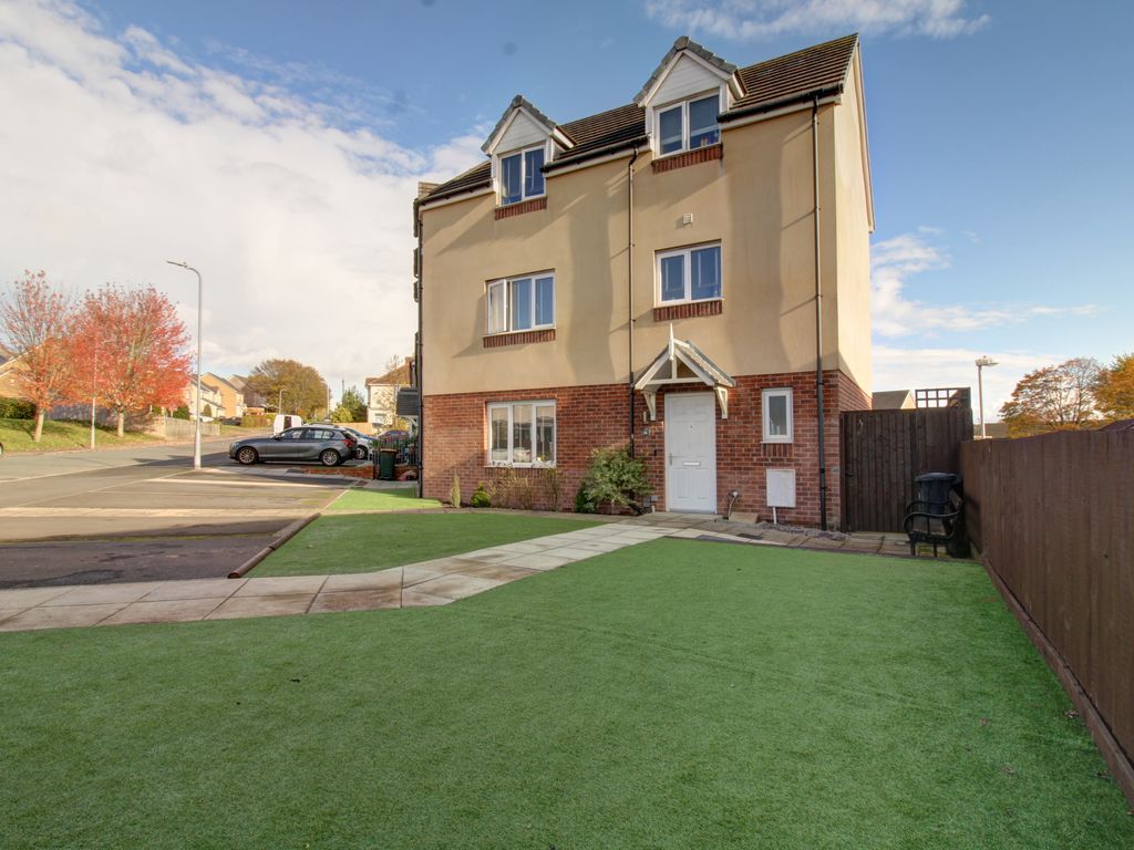 5 bed town house for sale in Ladyhill Road, Newport NP19, £260,000 Zoopla