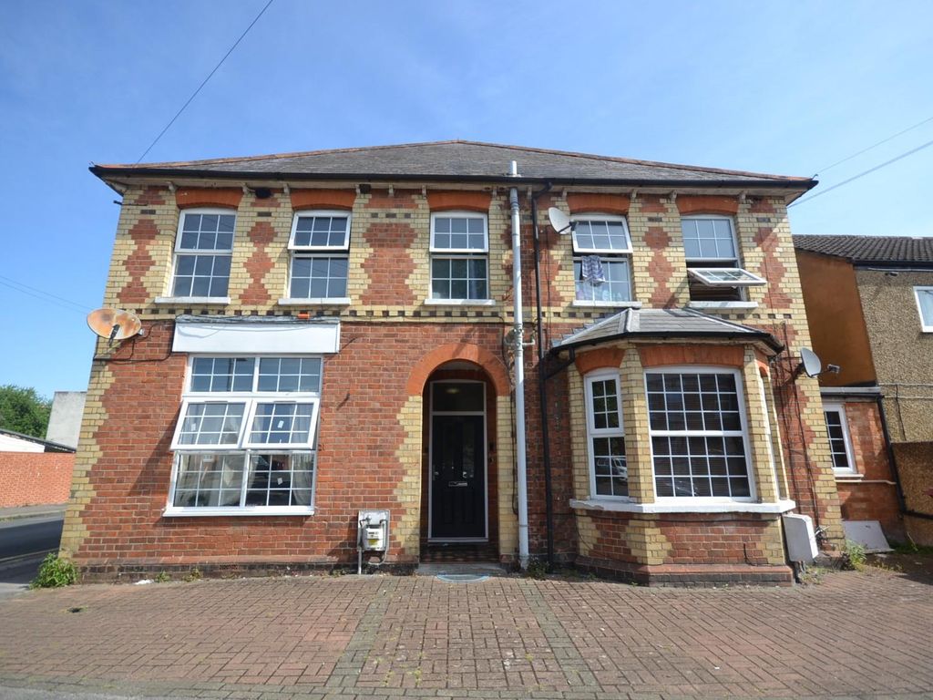 1 bed flat for sale in Prince Of Wales Avenue, Reading RG30, £140,000