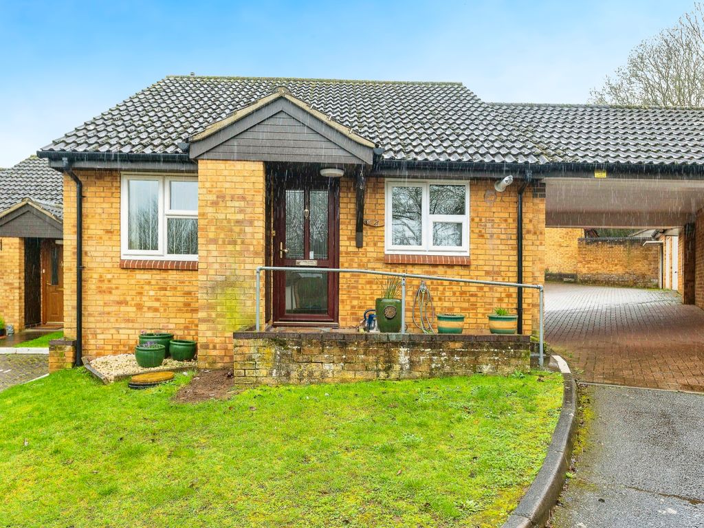 2 bed semidetached bungalow for sale in Braziers Field, Hertford SG13