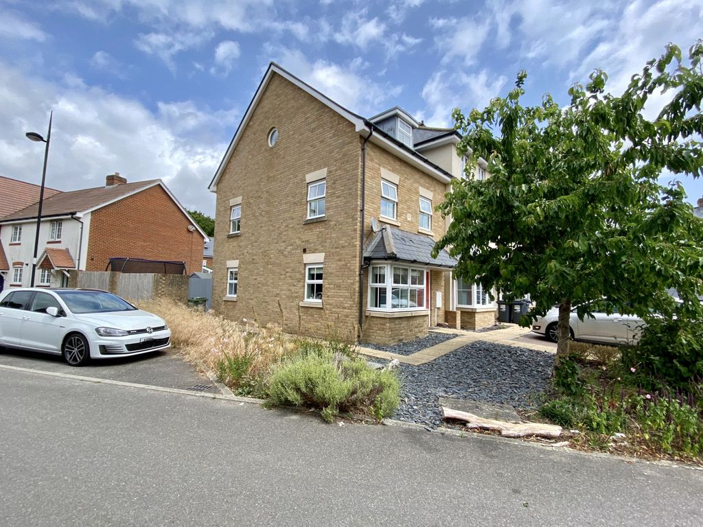 4 bed town house for sale in Buckle Gardens, Hellingly, Hailsham, East