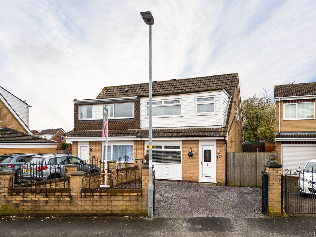 3 bed semidetached house for sale in Abingdon Drive, Platt Bridge WN2